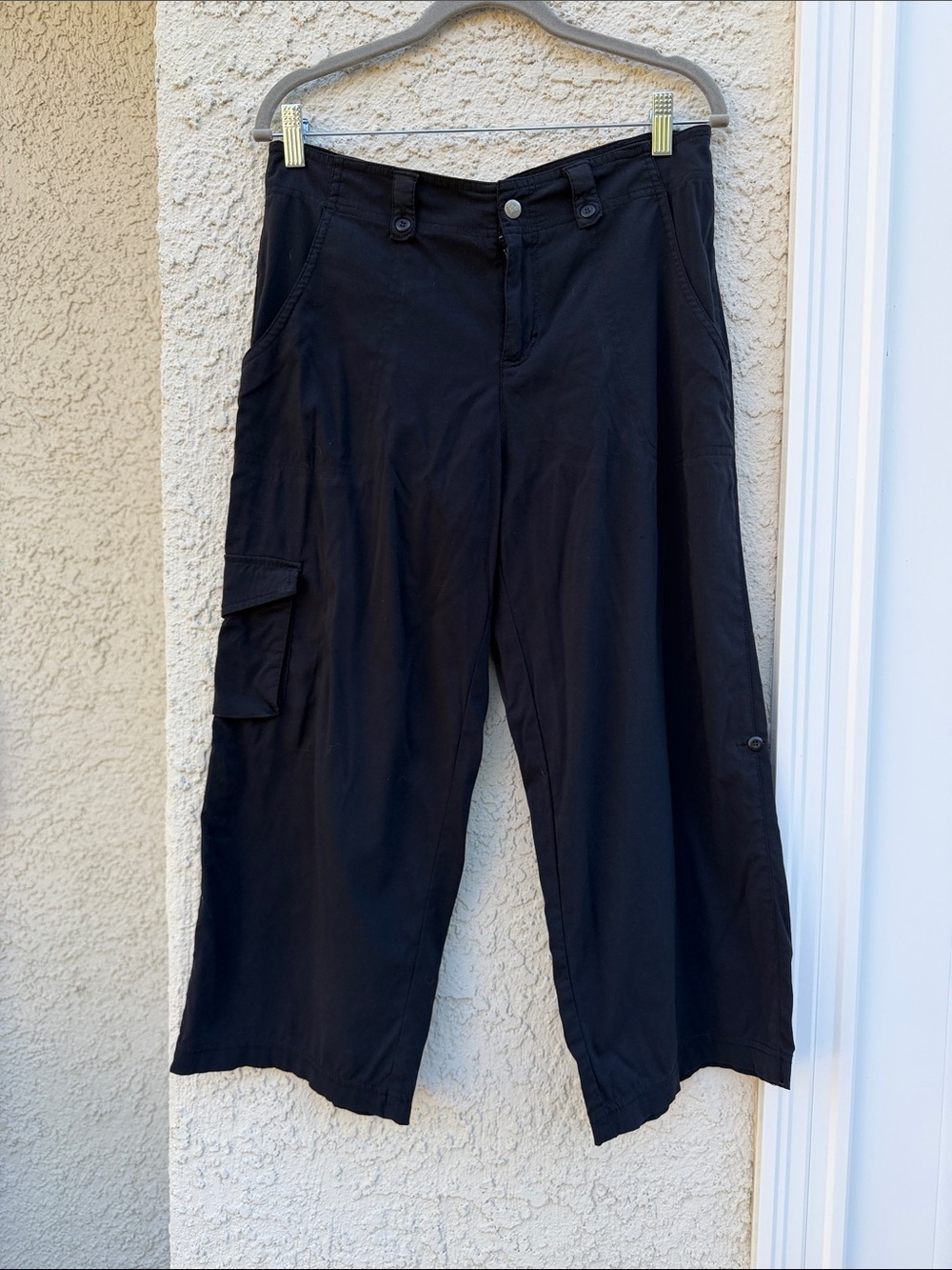 Lucy Women's Black Casual Cargo Wide Leg Roll up Nylon Capri Hiking Pant Size 4